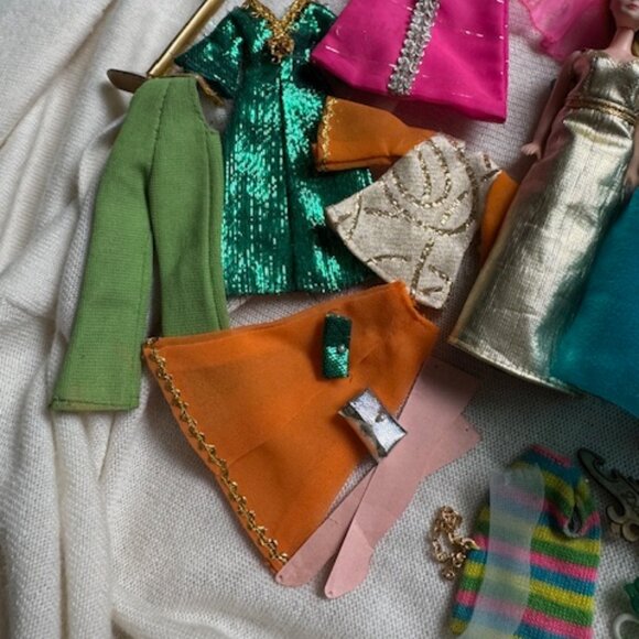 Vintage Dawn and Friends with Angie-lot w 2 dolls, outfits - Picture 6 of 7